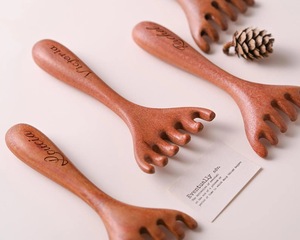 Masseur facial Gua Sha en bois rustique écologique avec artisanat en bois d'acacia massif pour la relaxation musculaire - Cadeau du Nouvel An - Product Image 1