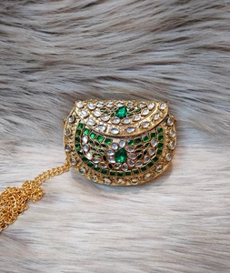 Hermoso Bolso de Mano de Metal Kundan Chapado en Oro Hecho a Mano con Borde Metálico, Bolso de Mano para Mujer para Fiestas Nocturnas - Product Image 3