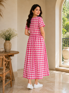 Robe maxi à carreaux, col en V, manches courtes, volants superposés, coupe ample, robe décontractée pour femme, style bohème, idéale pour l'été. - Product Image 4