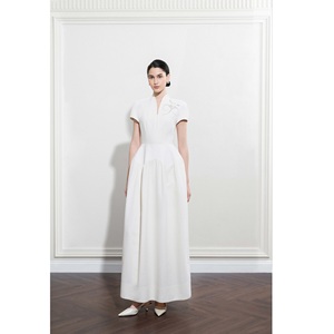 ชุดเดรสสวยหรูสำหรับผู้หญิง ผลิตแบบ ODM รุ่น ELORIA SHIRT-COLLAR MIDI DRESS สีทราย ผ้า jacquard ผลิตแบบ ODM แขนสั้น ทรงเอไลน์ ชุดเดรสลำลองทันสมัย - Product Image 2