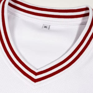 Servicio OEM: Camiseta de malla holgada unisex, color blanco, cuello en V, manga corta, hombros caídos, estilo cropped, 100% poliéster, transpirable y de secado rápido. - Product Image 5