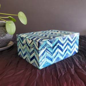 Caja de Joyería Artesanal Decorativa, Caja de Almacenamiento para el Hogar, Decoración de Mesa, Caja de Joyería de Madera con Patrón Chevron Azul Moderno, Caja Rectangular - Product Image 1