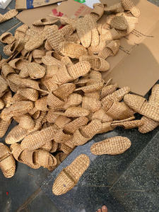 Sandales en jacinthe d'eau naturelle, pantoufles tissées écologiques pour un confort intérieur et extérieur, chaussures artisanales en herbe, vente en gros - Product Image 2