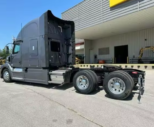 Camion semi-remorque Western Star 57X avec cabine couchette - Toit surélevé de 72 pouces - Occasion - Meilleures ventes - Product Image 6