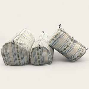 Bolsa de Almacenamiento Acolchada de Algodón Hecha a Mano con Cremallera y Lámina de Plástico, Impermeable, de Alta Calidad, con Diseño Floral, Ideal para Viajes - Product Image 3