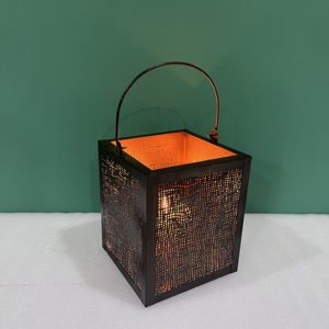 Farol de Hierro Cuadrado de Estilo Marroquí L540 de Diseño Artesanal, con Patrón Hueco Decorativo, para Velas, Ramadán, Eid, para Colgar en la Mesa del Hogar - Product Image 5