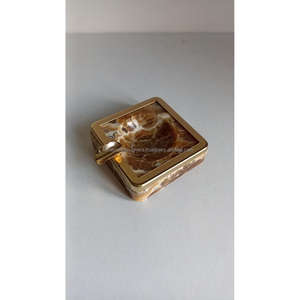 Cendrier triangulaire en laiton massif coulé conteneur d'espace de repos de cigare cendriers élégants dans l'article de cadeau promotionnel par TCD - Product Image 5