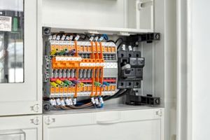 Bloque de Terminales Cerámico 3-HESI N de 10 Posiciones, 100A, Conexión por Perno de 3 Polos, Reino Unido - Product Image 2