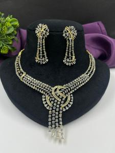 Conjunto de Joyería de Collar y Aretes con Diamantes CZ Dorados para Mujer |   Juego de Regalo de Aniversario de Moda India Hecho a Mano con Aleación de Rodio - Product Image 5