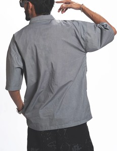 เสื้อเชิ้ตแขนสั้นผู้ชายแบบซิปครึ่งตัว สไตล์สตรีทแฟชั่น ทรงหลวม สวมใส่สบาย เหมาะสำหรับฤดูร้อน เป็นมิตรต่อสิ่งแวดล้อม แห้งเร็ว ผลิตจากผ้าฝ้าย 100% - Product Image 4