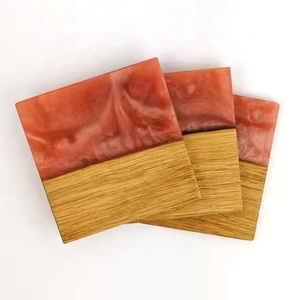 ชุดถาดรองแก้วทำจากไม้และเรซินสำหรับตั้งโต๊ะและบนโต๊ะชุดเครื่องครัวทำมือปรับแต่งสีและรูปร่างได้ตามต้องการ - Product Image 1