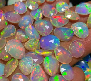 Opale d'Éthiopie naturelle à facettes, pierre précieuse en vrac, multicolore, taille à facettes, forme irrégulière, dos plat, jeu de couleurs, personnalisable pour la joaillerie - Product Image 6