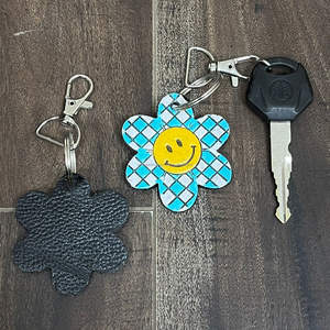 Porte-clés en cuir véritable à motif floral souriant et à carreaux, fournisseur en gros, offre spéciale pour l'Expo de Mars - Product Image 6