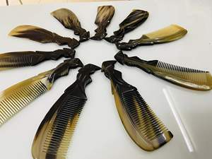 Peigne en corne Corne de buffle de qualité supérieure Surface naturelle polie pour un toilettage lisse Vietnam Artisan Work - Product Image 4