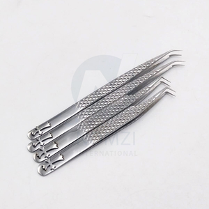 Pinzas para Pestañas de Acero Inoxidable Curvadas con Punta Negra de Fibra y Acabado Espejo, Sostenibles para Extensión de Pestañas, Puntiagudas y de Volumen - Product Image 2