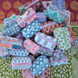 Floral Zipper Cosmetic Bag Set Medium Size Portable <b>Makeup</b> Organizer Textile Material Lovely Style Multi-Function Toiletry Bag - Product Image 2