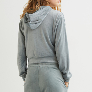 Sudadera Corta con Capucha para Mujer, Fabricada por Fabricante OEM, con Logotipo Personalizado, Diseño con Parches - Product Image 4