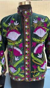 Chaqueta de Terciopelo con Bordado Suzani Hecho a Mano, Estilo Boho Étnico, Abrigo de Invierno para Mujer, Chaqueta de Fiesta Hippie con Estampado Floral Vintage - Product Image 4
