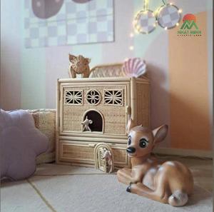 บ้านตุ๊กตาหวายธรรมชาติ ของเล่นสำหรับเด็กผู้หญิง ตู้เก็บของเล่นตุ๊กตาสำหรับเด็ก เฟอร์นิเจอร์เด็ก ตู้ข้างเตียง - Product Image 2