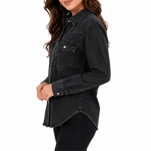 Chemise en jean noir délavé pour femme – Qualité supérieure, élégante, confortable, durable, classique, moderne et polyvalente – Tissu en jean noir délavé - Product Image 3