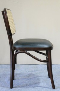 Chaise de salle à manger en bois de mahogany massif et rotin avec siège rembourré en cuir PU noir pour la maison, la villa, l'appartement et l'hôtel - Product Image 5