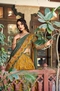 Lehenga con Choli y Dupatta de Seda de Mantequilla con Estampado Digital para Bodas y Fiestas Indias - Product Image 3