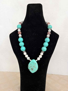 Collier en résine toutes couleurs pour femme, pendentif perlé en époxy, fabriqué en Inde pour les fiançailles par Perfect Enterprises - Product Image 2