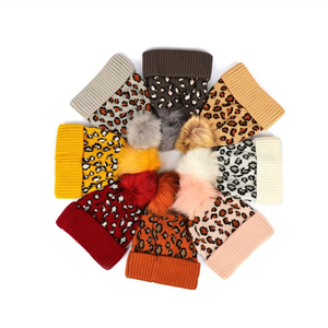 Gorro de Punto con Estampado de Leopardo para Mujer, Gorro de Invierno con Pompones, Gorro Holgado Colorido con Diseño Jacquard - Product Image 1