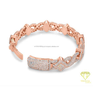 Bracelet de mode haut de gamme avec motif de maillons luxueux et détails en pierre de moissanite haut de gamme - Product Image 1