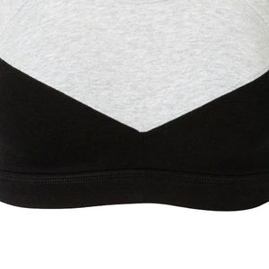 Sujetador deportivo para mujer con bloques de color, cuello redondo, espalda cruzada, soporte medio, transpirable, para yoga, con ribetes en contraste, sin costuras - Product Image 4