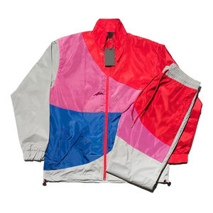 Veste zippée intégrale et pantalon de survêtement assorti, légers, qualité supérieure, confortables, multicolores, avec empiècements rouge, rose et bleu, en tissu Memory Suits - Product Image 1
