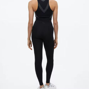 Conjunto de Yoga para Mujer al por Mayor de Alta Calidad, Ajustado, Transpirable, con Sujetador Deportivo y Leggings de Cintura Alta con Logotipo Frontal, Ropa Deportiva de Verano - Product Image 4