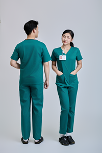 Ensemble de blouses médicales unisexe en tissu peigné 52% coton, 45% polyester, 3% élasthanne, fabriqué au Vietnam, marque FMF, pour usage hospitalier, avec détection par aiguille. - Product Image 4