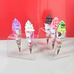 Soporte acrílico para conos de helado Soporte de exhibición elegante y funcional para exhibir sus conos de helado en restaurantes y cafeterías - Product Image 6