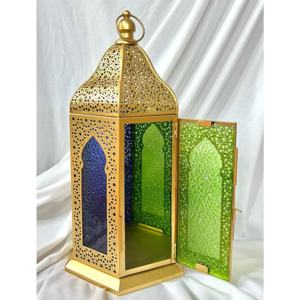 Farol Marroquí de Metal con Recubrimiento Negro y Vidrio Multicolor, Farol Decorativo con Grabado Metálico para Festivales, Hoteles y Decoración del Hogar - Product Image 3