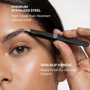 แหนบปลายเฉียงคมกริบสำหรับมืออาชีพ ด้ามจับพลาสติก สำหรับผู้หญิง กำจัดขนบนใบหน้า ผลิตจากเหล็กกล้าไร้สนิมเยอรมัน น้ำหนักเบา สีดำ - Product Image 3