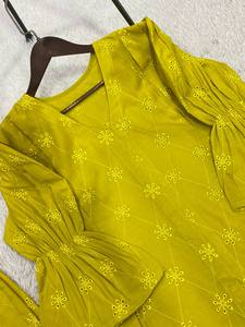 ชุดเซ็ตผ้าฝ้ายชิฟฟลี่สีมัสตาร์ดทันสมัยสำหรับผู้หญิง เสื้อทรงกระดิ่งแขนยาวพร้อมกางเกงขายาวทรงตรง ชุดลำลองสำหรับฤดูร้อน - Product Image 6