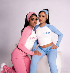 Ensemble 2 pièces de vêtements de détente pour femmes avec logo personnalisé, style Y2K, comprenant un t-shirt et un pantalon évasé, adapté aux grandes tailles, avec bandeau - Product Image 1