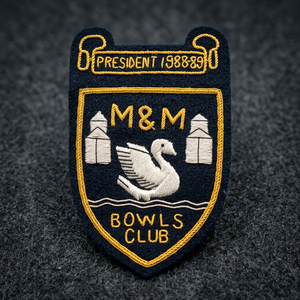Écusson brodé à la main M&M Bowls Club Président 1988-89, à coudre, style classique - Product Image 1