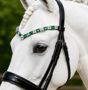 Fronture de cheval en cuir de vachette, artisanale de qualité supérieure, anatomique en forme de V, ornée de strass en cristal blanc effet émeraude haute clarté - Product Image 2