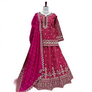 Vêtements traditionnels indiens et pakistanais Lehenga Choli brodés en fausse Georgette rose - Product Image 1