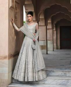 Vestido de Novia Pakistaní Premium Azul Hielo Brillante con Cuerpo Adornado con Cristales Densos e Intrincados Detalles Plateados - Product Image 5