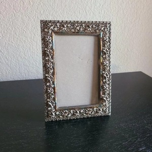 Marco de Fotos Rectangular de Metal con Diseño Floral en Relieve, Estilo Vintage, Decoración para el Hogar - Product Image 1