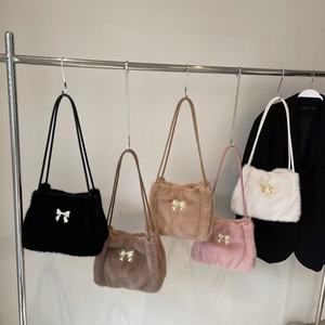 Nouveau sac à bandoulière fin en peluche avec nœud pour femme, idéal pour les voyages, le shopping et la vie quotidienne - Product Image 1