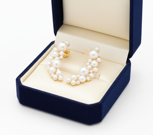Boucles d'oreilles de luxe en or 18 carats avec perles en grappe, bijoux fins - Product Image 3