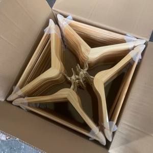 High Quality Durable Wooden Hangers Low MOQ Cheap Price Bulk Supply for Clothing Wooden Hangers Made in Vietnam - Product Image 4