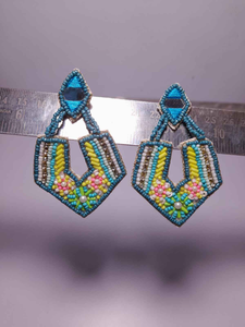 ผ้าปักลายดอกไม้แบบคลาสสิกน้ำหนักเบา ปรับแต่งลวดลายได้ตามต้องการ ผลิตด้วยมือจากผ้าฝ้าย  งานปักคุณภาพสูง โดย MULTI CRAFT - Product Image 2