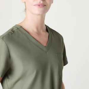 Conjuntos de Uniformes Médicos con Cuello Redondo y Bolsillos Tipo Cargo |   Servicio de Logotipo Personalizado al por Mayor, Duradero, Bajo MOQ. - Product Image 3