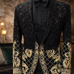ชุดทักซิโด้ดีไซน์หรูสีดำสำหรับผู้ชายพร้อมงานปักสีทอง – เสื้อเบลเซอร์สำหรับงานแต่งงานพร้อมเสื้อกั๊กและเนคไทโบว์ - Product Image 1