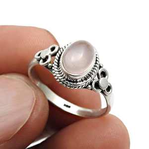 Joyería minimalista hecha a mano en plata de ley 925, anillo de boda bohemio y delicado con hermosa piedra de cuarzo rosa. - Product Image 3
